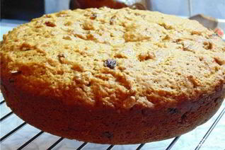 Коврижка с орехами и изюмом