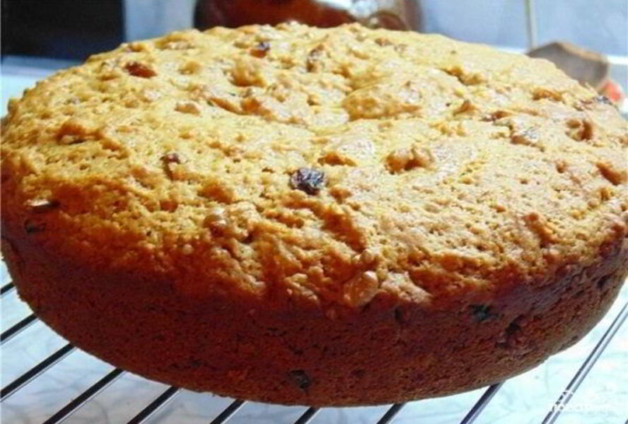 Коврижка с орехами и изюмом