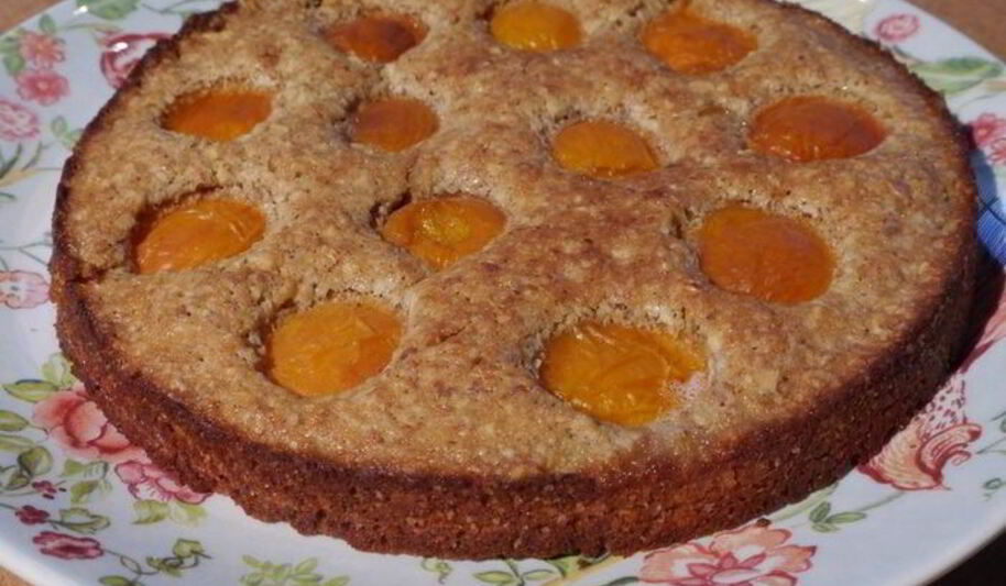 Рецепт миндальной коврижки с абрикосами