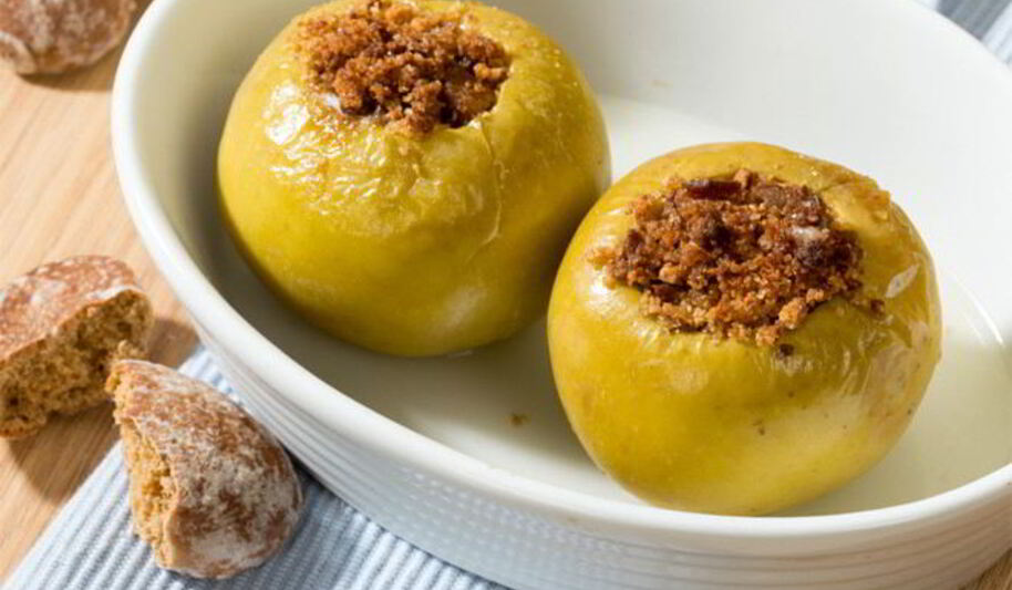 Рецепт печеных яблок с имбирным пряником