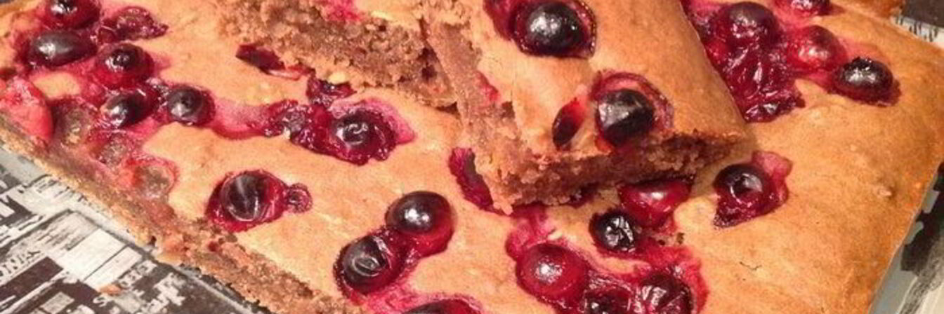 Постная шоколадная коврижка с клюквой