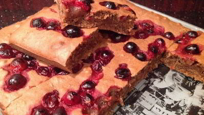 постная шоколадная коврижка с клюквой