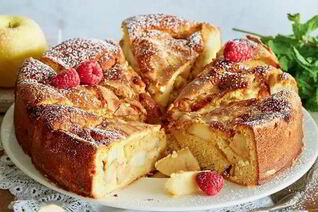 Домашняя шарлотка с яблоками в духовке