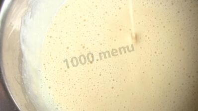 шарлотка на молоке с яблоками