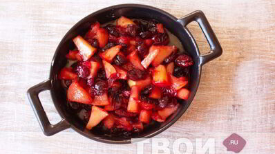 шарлотка с брусникой