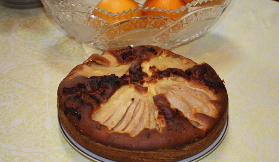 Рецепт шарлотки с грушами и орехами