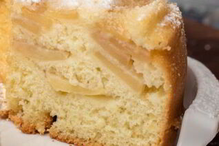 Шарлотка с манкой и кефиром