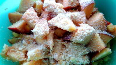 шарлотка с нектаринами