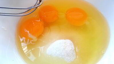 шарлотка с нектаринами