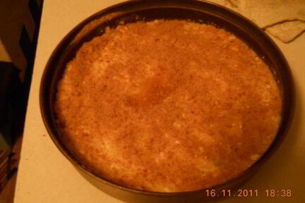 Шарлотка с рисом и яблоками