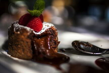 Шарлотка с ягодами