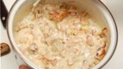 шарлотка с замороженными яблоками