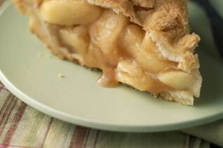 Вкусная шарлотка на кефире