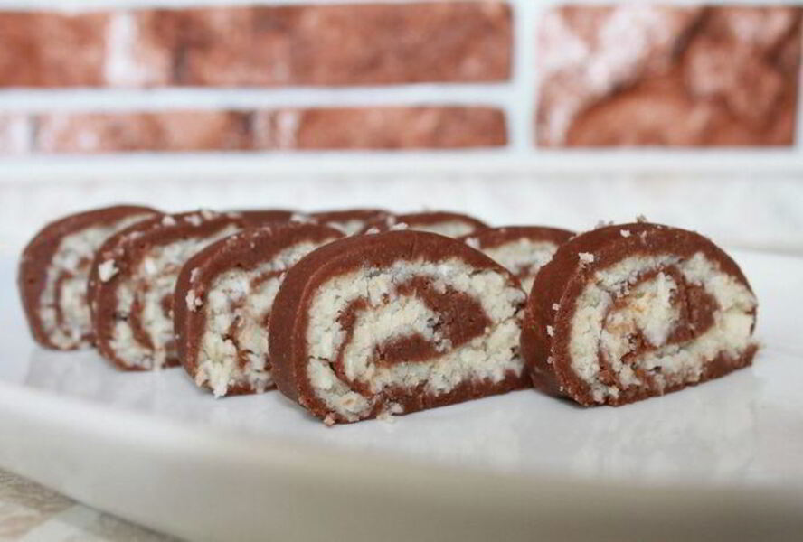 Шоколадно-кокосовый рулет