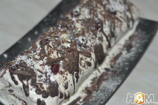 Шоколадно-вишневый рулет