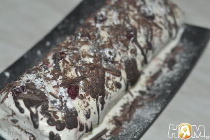 Шоколадно-вишневый рулет