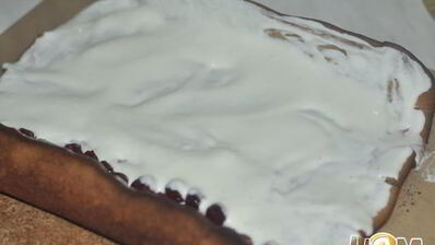 шоколадно-вишневый рулет