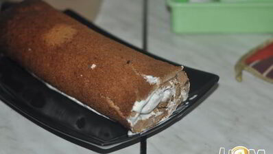 шоколадно-вишневый рулет