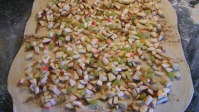 штрудель яблочный с мороженым