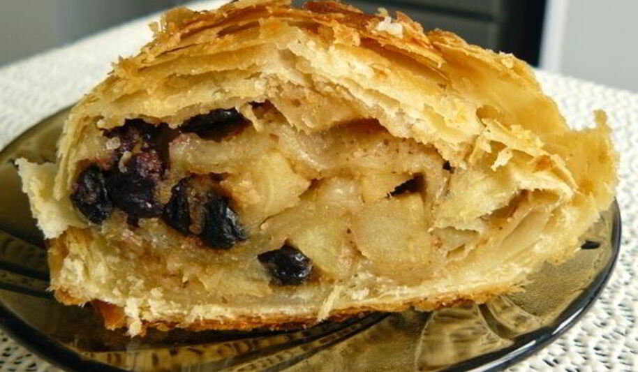 Рецепт яблочного штруделя из готового слоеного теста