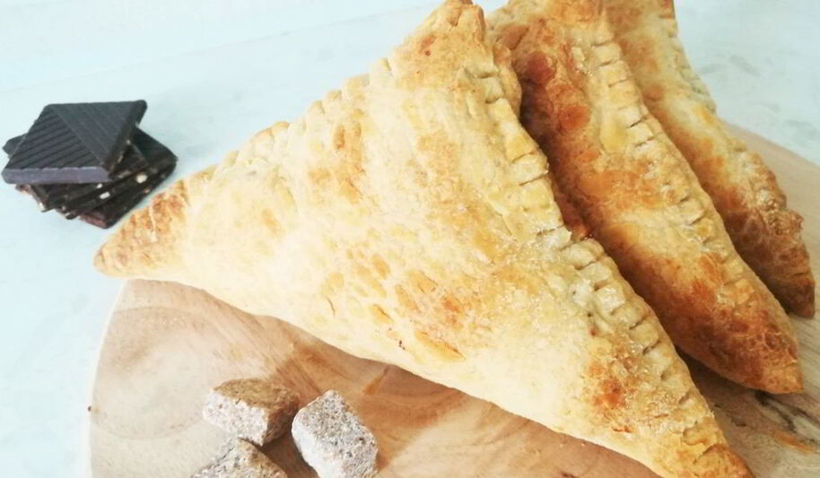 Рецепт слоеных конвертиков с бананово-шоколадной начинкой