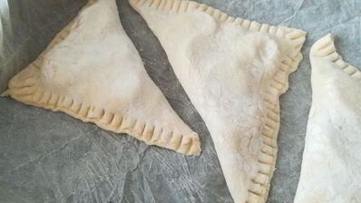 слоеные конвертики с бананово-шоколадной начинкой