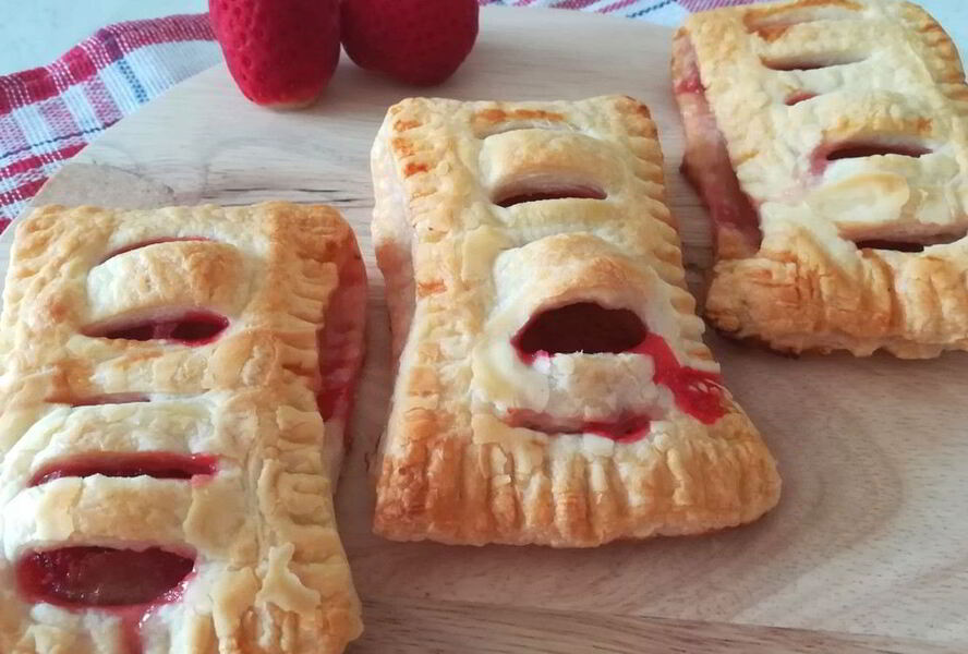 Слойки с клубникой