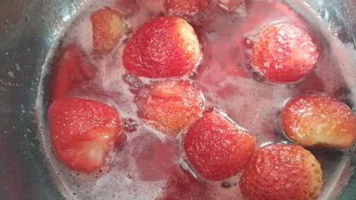 слойки с клубникой