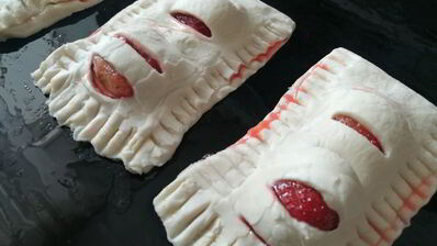 слойки с клубникой