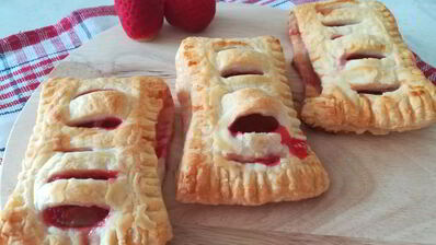 слойки с клубникой