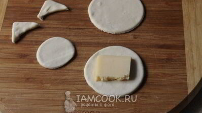слойки с сыром из готового слоеного теста
