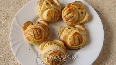 слойки с сыром из готового слоеного теста