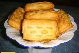 Слойки с сыром из слоеного теста