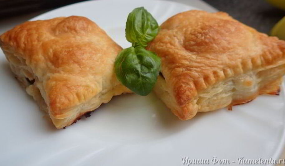 Рецепт слоек с томатами и моцареллой