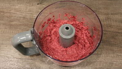 слойки со свекольным песто и селедкой