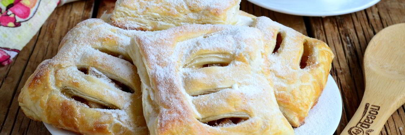 Сочные слойки с яблоками