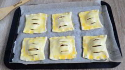 сочные слойки с яблоками