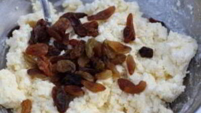 сырники из творога с изюмом