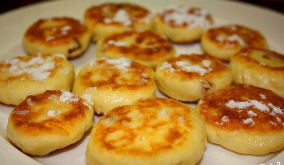 Рецепт сырников с изюмом без яиц