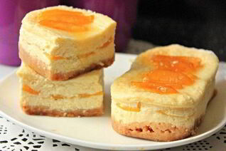 Творожники с персиками и кокосом