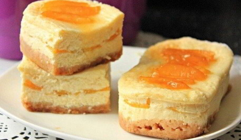 Рецепт творожников с персиками и кокосом