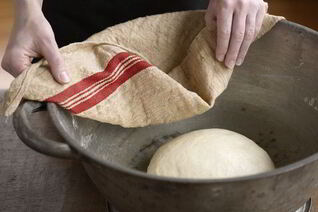 Тесто для пиццы на молоке