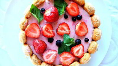 йогуртовый торт с летними ягодами