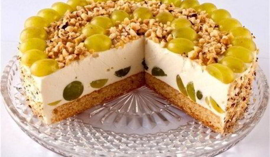 Рецепт изумрудного торта с виноградом и фундуком