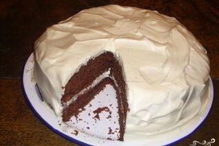 Шоколадный торт с белым кремом