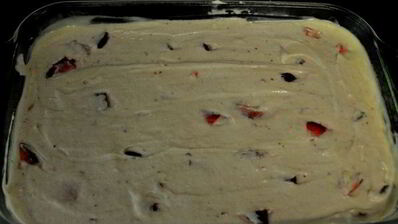 слоеный торт с клубничной начинкой и кремом амаретто