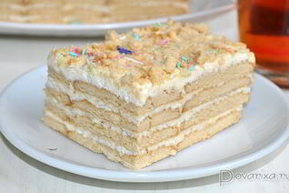 Торт без выпечки из печенья с кремом