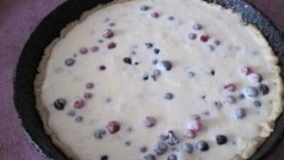 торт со смородиной и сметаной