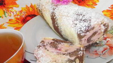 вишневый полосатый рулет