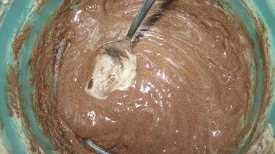 вишневый полосатый рулет